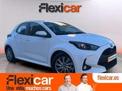 Blanco Usado 2023 Toyota Yaris Hybrid Active Utilitario | 19.990 € (Precio justo)