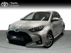 Gris / plata Usado 2024 Toyota Yaris Hybrid Active Berlina | 21.400 € (Precio justo)