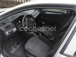 Blanco Usado 2006 Opel Astra Cosmo Berlina | 3000 € (Precio justo)