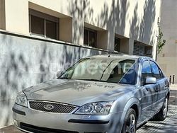 Gris / plata Usado 2004 Ford Mondeo Futura Berlina | 4500 € (Caro)