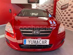 Rojo Usado 2007 Kia Ceed Berlina | 2990 €