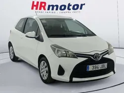 Blanco Usado 2014 Toyota Yaris Active Utilitario | 8940 € (Precio justo)