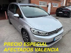 Gris / plata Usado 2022 VW Touran Advance Monovolumen | 31.450 € (Caro)