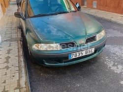 Verde Usado 2002 Mitsubishi Carisma Comfort Edition Berlina | 1650 €