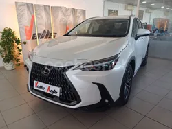 Blanco Usado 2024 Lexus NX450h+ Executive Line SUV | 59.400 € (Precio justo)