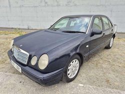 Azul Usado 1996 Mercedes E290 Berlina | 1850 €