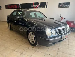 Azul Usado 2000 Mercedes E270 Elegance Berlina | 5500 €