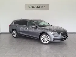 Gris / plata Usado 2024 Skoda Superb Selection Familiar | 38.900 € (Precio justo)