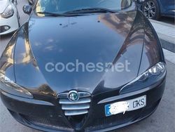 Negro Usado 2005 Alfa Romeo 147 Distinctive Utilitario | 2350 €