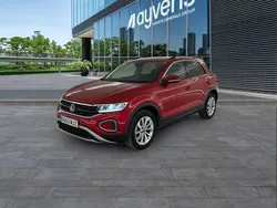 Rojo Usado 2023 VW T-Roc Life SUV | 26.900 € (Precio justo)