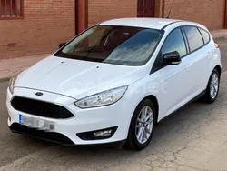 Blanco Usado 2015 Ford Focus Trend Berlina | 8900 € (Precio justo)