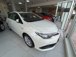 Blanco Usado 2016 Toyota Auris Hybrid Business Edition Berlina | 12.990 € (Precio justo)