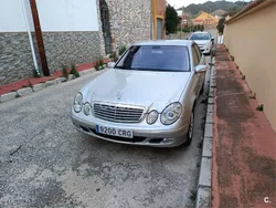 Gris / plata Usado 2002 Mercedes E270 Elegance Berlina | 8999 €