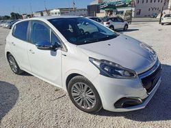 Blanco Usado 2017 Peugeot 208 Style Utilitario | 8999 € (Un poco caro)