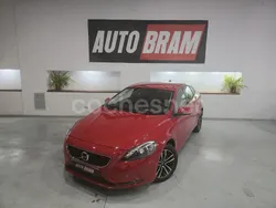 Rojo Usado 2017 Volvo V40 Momentum Familiar | 13.490 € (Precio justo)