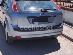Gris / plata Usado 2005 Ford Focus Trend Berlina | 4800 € (Precio justo)