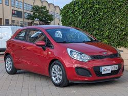 Rojo Usado 2014 Kia Rio Berlina | 8450 € (Precio justo)