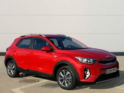 Rojo Usado 2024 Kia Stonic SUV | 18.300 € (Precio justo)