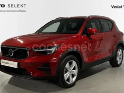 Rojo Usado 2025 Volvo XC40 Core SUV | 33.900 €