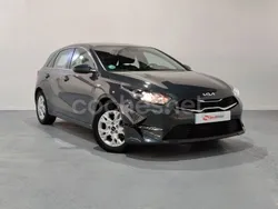 Gris Usado 2024 Kia Ceed Berlina | 18.490 € (Precio justo)