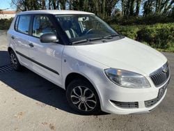 Blanco Usado 2013 Skoda Fabia Ambition Utilitario | 6950 € (Precio justo)
