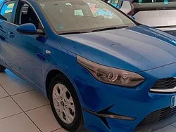 Azul flame Usado 2024 Kia Ceed Berlina | 18.160 € (Precio justo)