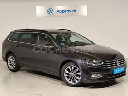 Gris / plata Usado 2020 VW Passat Executive Familiar | 22.500 € (Un poco caro)