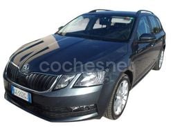Gris / plata Usado 2020 Skoda Octavia Ambition Familiar | 14.900 € (Buen precio)