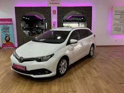 Blanco Usado 2017 Toyota Auris Touring Sports Active Familiar | 12.295 €