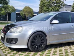 Gris / plata Usado 2006 VW Golf V Highline Berlina | 4999 € (Buen precio)