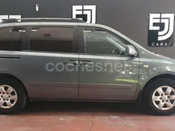 Gris / plata Usado 2010 Kia Carnival Active Monovolumen | 8990 €