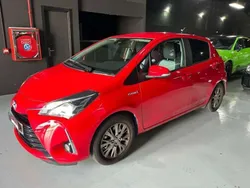 Rojo Usado 2021 Toyota Yaris Hybrid Active Utilitario | 15.999 € (Super precio)