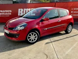 Rojo Usado 2006 Renault Clio II Expression Berlina | 5700 € (Caro)