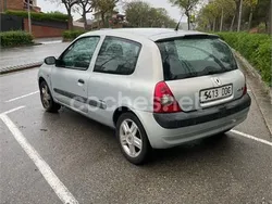 Gris / plata Usado 2004 Renault Clio II Expression Berlina | 1590 € (Buen precio)