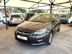 Gris / plata Usado 2015 Opel Astra Excellence Berlina | 6400 € (Precio justo)