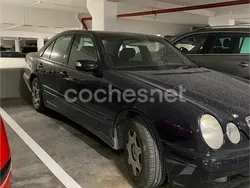 Azul Usado 2001 Mercedes E200 Classic Berlina | 3900 €