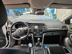 Blanco Usado 2017 Renault Mégane GrandTour Zen Familiar | 11.900 € (Caro)