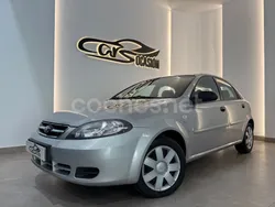 Gris / plata Usado 2005 Chevrolet Lacetti SE Berlina | 2500 € (Precio justo)