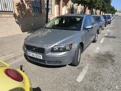 Gris / plata Usado 2005 Volvo S40 Momentum Berlina | 4900 €