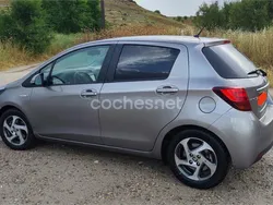 Beige Usado 2015 Toyota Yaris Hybrid Advance Berlina | 13.200 € (Precio justo)