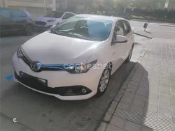 Blanco Usado 2019 Toyota Auris Hybrid Business Edition Berlina | 17.500 € (Precio justo)