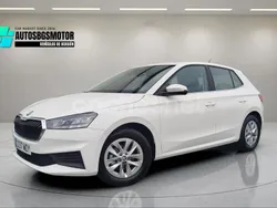 Blanco Usado 2023 Skoda Fabia Ambition Berlina | 18.990 € (Caro)
