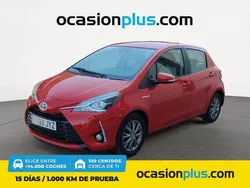 Rojo Usado 2017 Toyota Yaris Hybrid Active Utilitario | 14.900 € (Un poco caro)