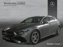 Gris montaña Usado 2024 Mercedes A180 AMG line | 33.900 € (Precio justo)