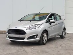 Gris / plata Usado 2015 Ford Fiesta Titanium Utilitario | 7500 € (Precio justo)