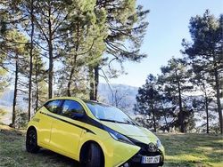 Amarillo Usado 2017 Toyota Aygo X-cite Utilitario | 9680 € (Precio justo)