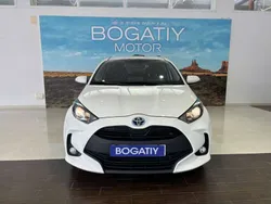 Blanco Usado 2020 Toyota Yaris Hybrid Business Edition Utilitario | 15.732 € (Precio justo)