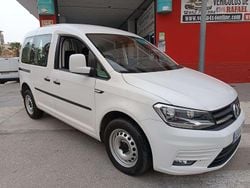 Blanco Usado 2019 VW Caddy Beach Monovolumen | 13.500 € (Un poco caro)