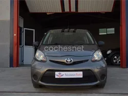 Marrón Usado 2014 Toyota Aygo X-cite Utilitario | 3989 € (Precio justo)