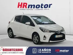 Blanco Usado 2015 Toyota Yaris Hybrid Active Utilitario | 10.590 €